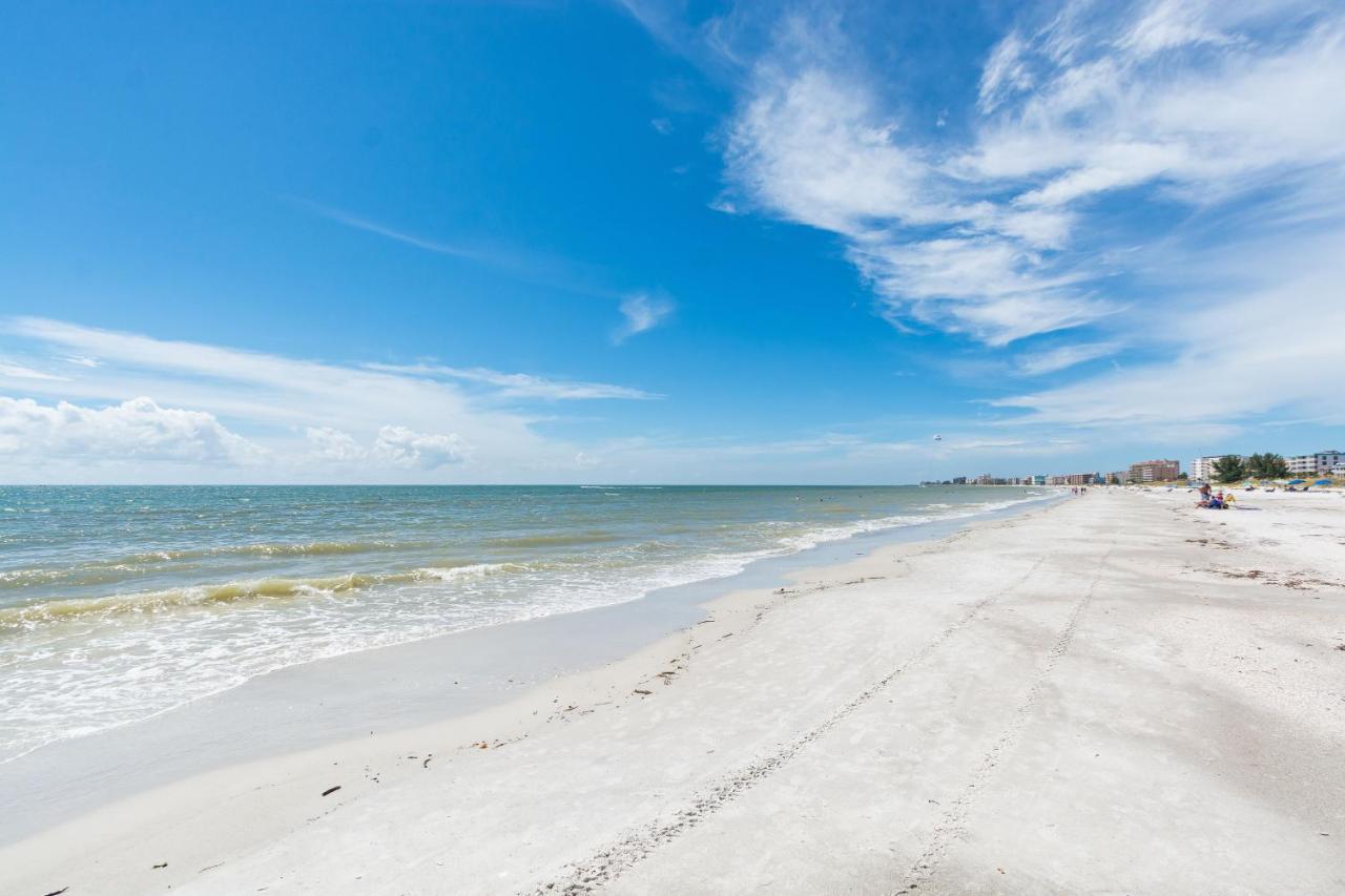 301 Sandy Shores Condos St. Pete Beach Extérieur photo