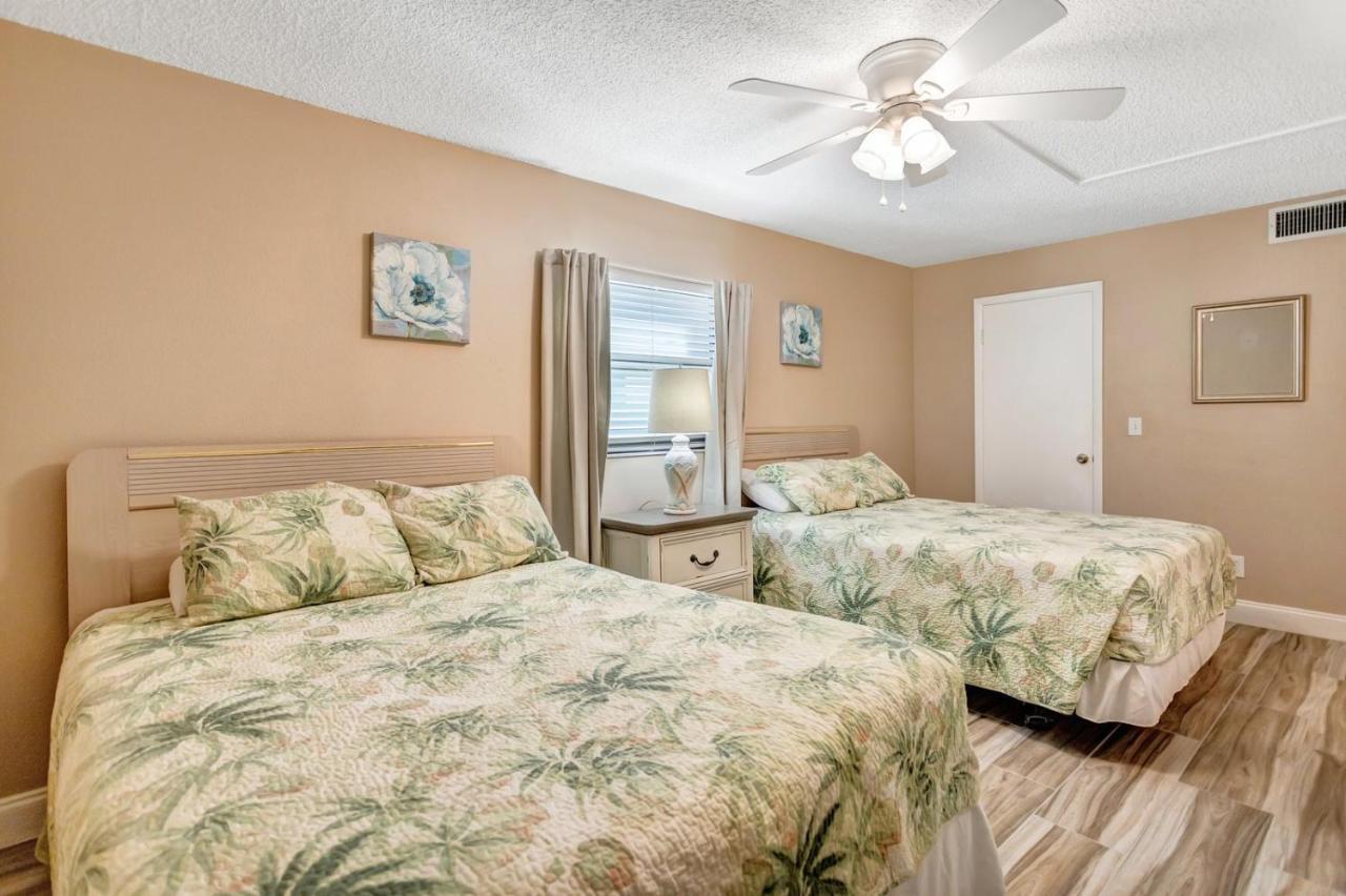 301 Sandy Shores Condos St. Pete Beach Extérieur photo
