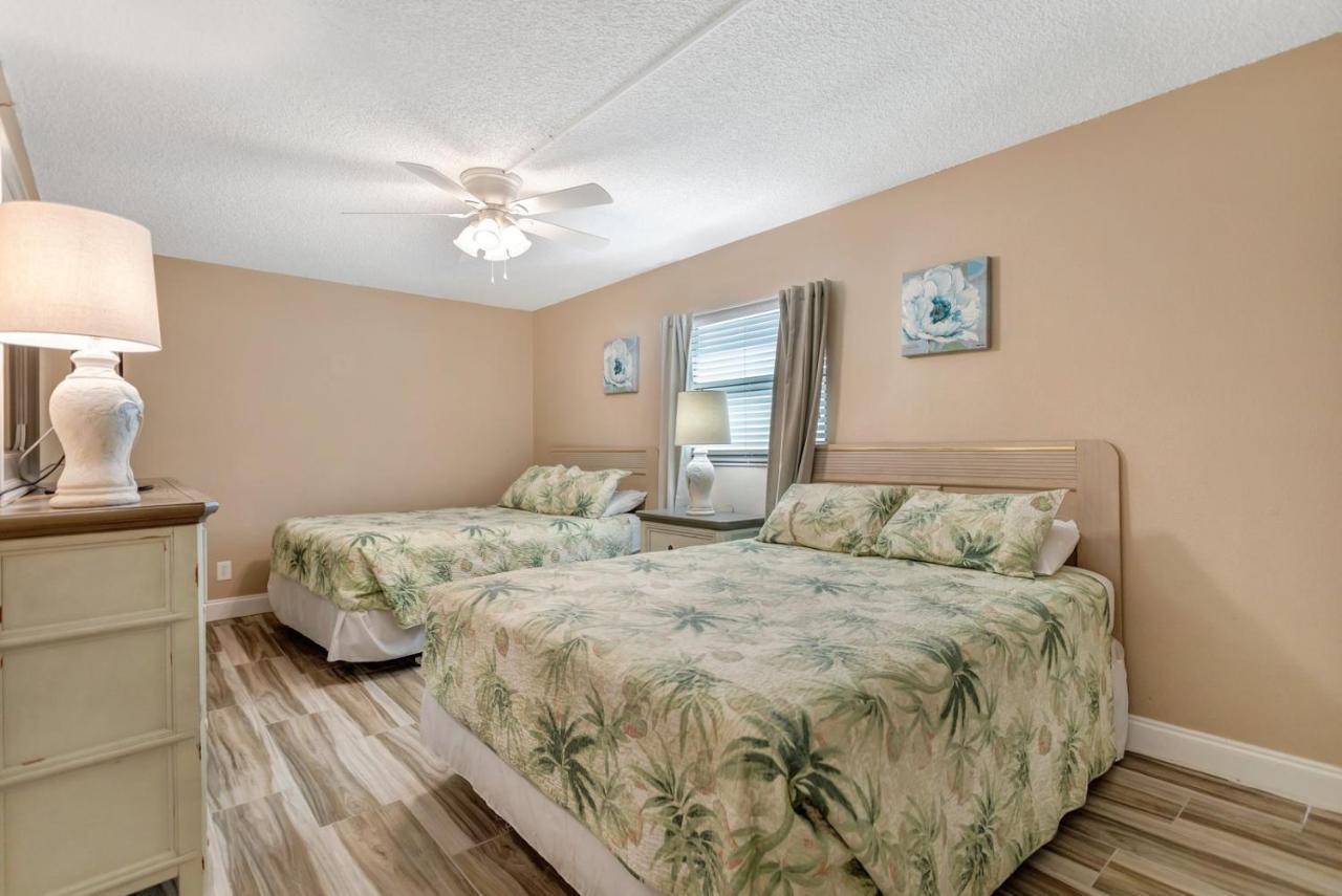 301 Sandy Shores Condos St. Pete Beach Extérieur photo